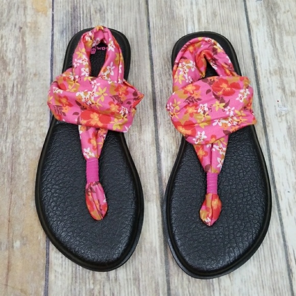 pink sanuk flip flops